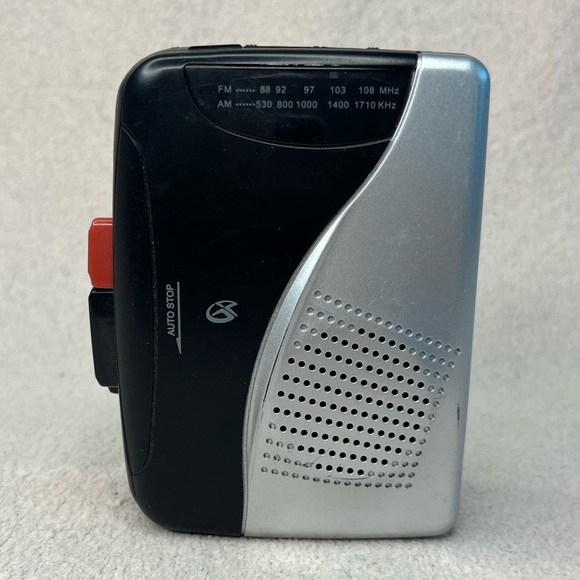 Vintage GPX Personal Cassette Tape Player AM/FM Radio-Black-Model CAS335B-Vtg- - Picture 1 of 9